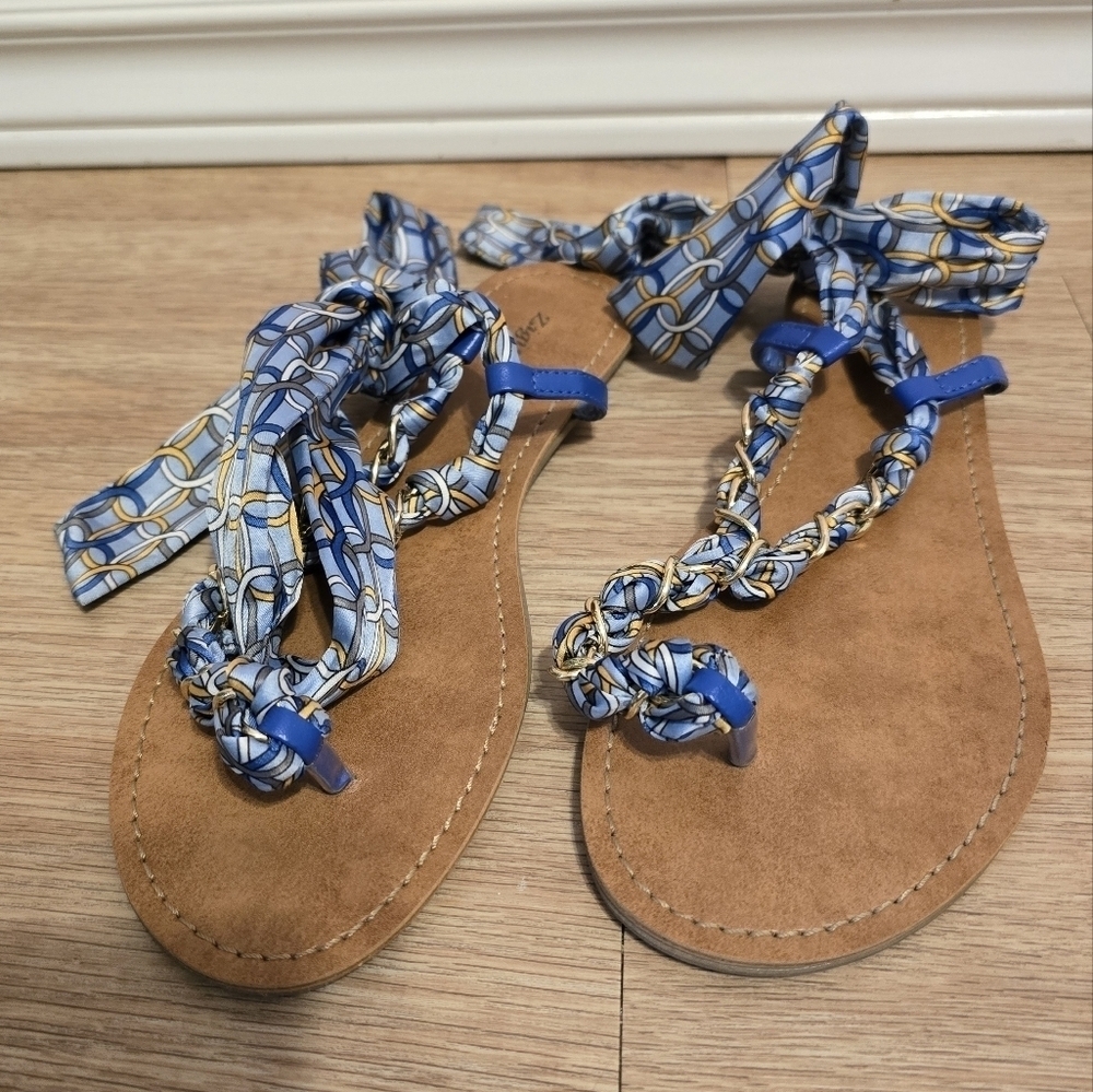 🌈 Chain Print Zigi Soho Ankle Wrap Sandals Flats Size 7.5 - Picture 6 of 11
